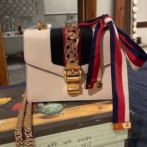 Used. GUCCI
Calfskin Mini Sylvie Chain Shoulder Bag White